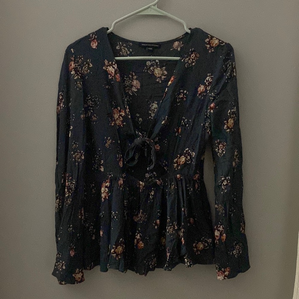 American Eagle floral Top